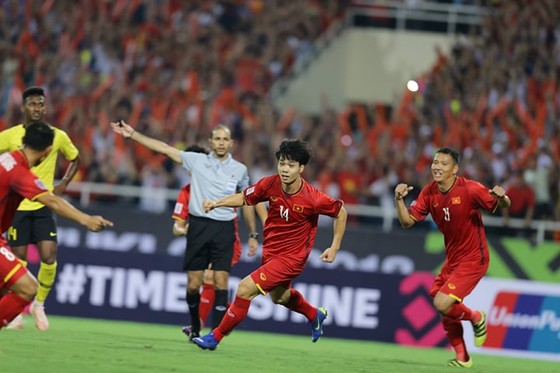 Việt Nam - Malaysia 2-0: Công Phượng tỏa sáng, Anh Đức góp công ảnh 7