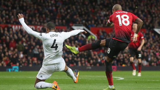 Man United - Fulham 4-1: Ashley Young và Juan Mata tỏa sáng ảnh 2