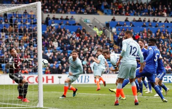 Cardiff City - Chelsea 1-2: Ngược dòng gây tranh cãi và bàn thắng việt vị của Azpilicueta ảnh 12