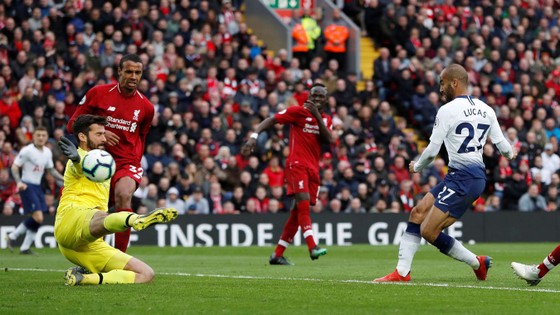 Liverpool - Tottenham 2-1: Firmino và Salah tỏa sáng trong chiến thắng may mắn ảnh 9