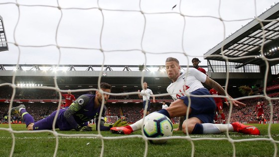 Liverpool - Tottenham 2-1: Firmino và Salah tỏa sáng trong chiến thắng may mắn ảnh 12