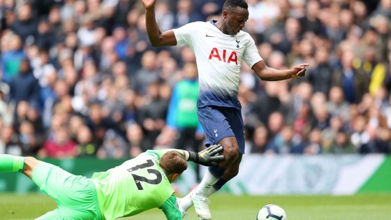 Tottenham - Huddersfield 4-0: Lucas Moura bùng nổ với cú hattrick ảnh 3