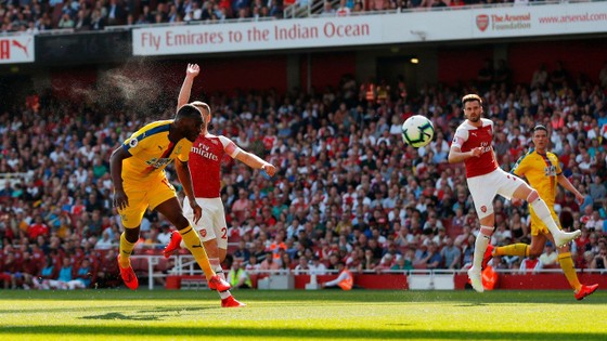 Arsenal - Crystal Palace 2-3: Benteke, Zaha và McArthur quật ngã Pháo thủ ảnh 3