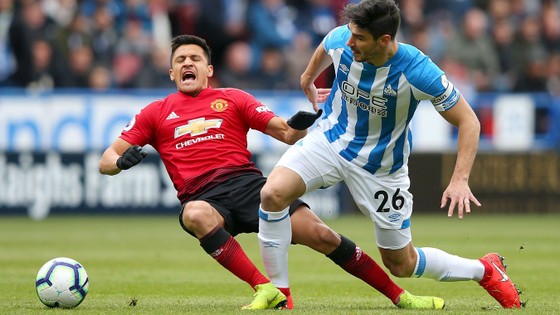 Huddersfield - Man United 1-1, Mbenza khiến Quỷ đỏ giã từ đường đua tốp 4 ảnh 4