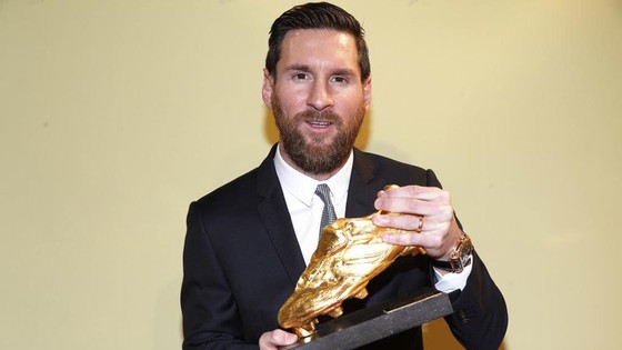 Thảm bại Anfield khiến Messi quên Chiếc giày vàng