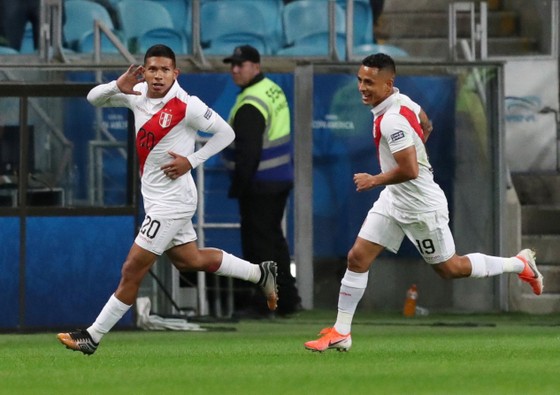 Bán kết Chilê - Peru 0-3: Flores, Yotun và Guerrero hạ bệ nhà vô địch ảnh 5
