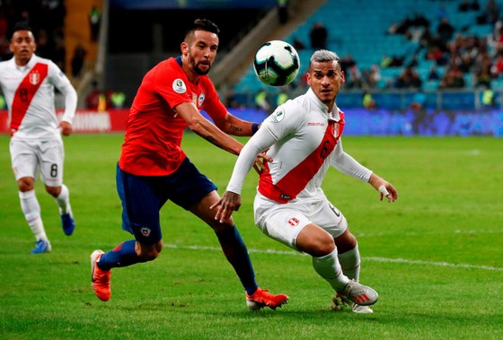 Bán kết Chilê - Peru 0-3: Flores, Yotun và Guerrero hạ bệ nhà vô địch ảnh 9