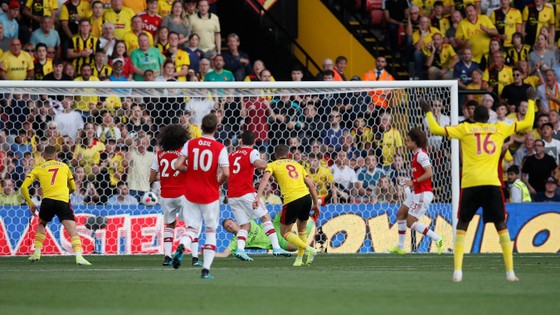Watford - Arsenal 2-2: Auba ghi cú đúp, Sokratis, Luiz tặng quà Flores ảnh 7 Watford - Arsenal 2-2: Auba ghi cú đúp, Sokratis, Luiz tặng quà Flores ảnh 7
