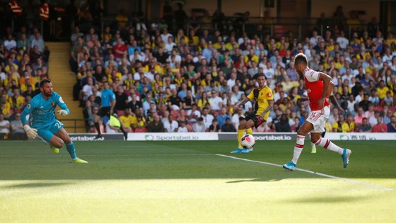 Watford - Arsenal 2-2: Auba ghi cú đúp, Sokratis, Luiz tặng quà Flores ảnh 5 Watford - Arsenal 2-2: Auba ghi cú đúp, Sokratis, Luiz tặng quà Flores ảnh 5