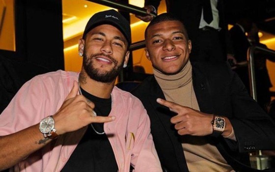 Neymar lấy lòng lại người hâm mộ PSG