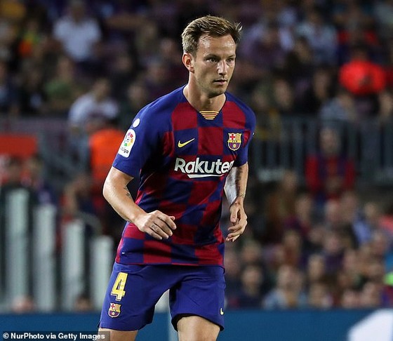 Barcelona xả hàng kiếm 130 triệu Euro: Rakitic, Coutinho và Vidal đua nhau lên sàn ảnh 1