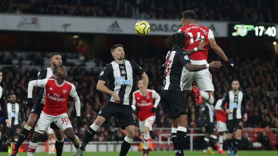 Arsenal - Newcastle 4-0: Aubameyang, Pepe, Oezil và Lacazette nhấn chìm Chích chòe ảnh 5