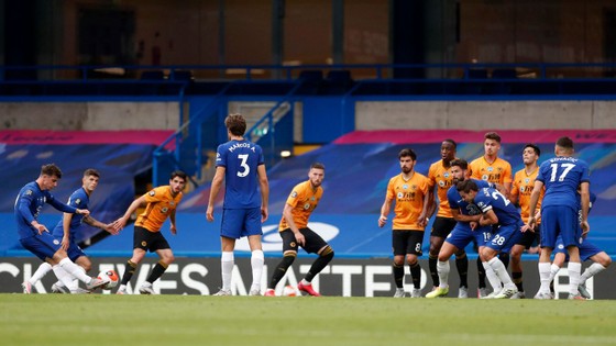 Kết quả và xếp hạng giải Ngoại hạng Anh, vòng 38: Chelsea và Man United vào tốp 4, Aston Villa trụ hạng ảnh 4