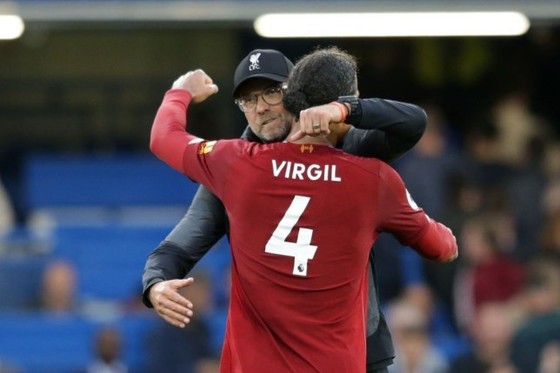 Liverpool sẽ chờ Van Dijk ‘như người vợ hiền chờ chồng trong tù’ ảnh 1