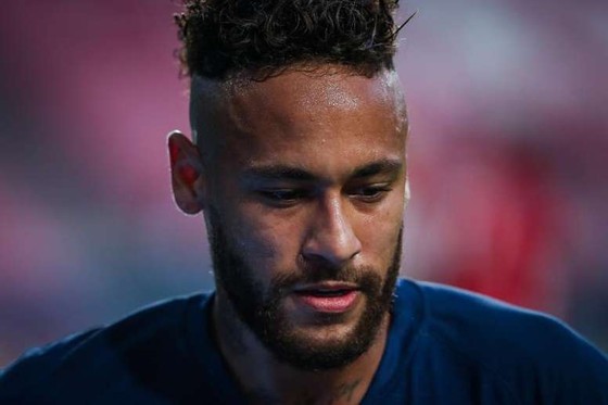 Neymar đang vất vả với chấn thương