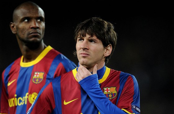 Eric Abidal và Lionel Messi