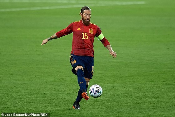 Sergio Ramos tiết lộ dính chấn thương và sẽ bỏ lỡ trận tứ kết Champions League với Liverpool ảnh 1