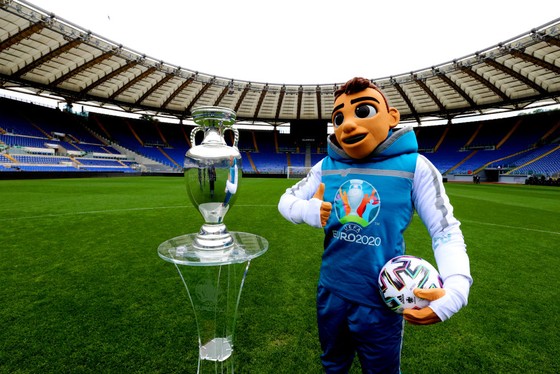 UEFA thay đổi địa điểm tổ chức EURO 2020: Chuyển từ Bilbao và Dublin sang Seville và St.Petersburg