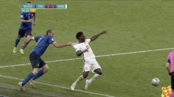 Chiellini thú nhận đã trù ẻo Bukayo Saka khi tiền vệ Anh sút hỏng quả luân lưu định mệnh ảnh 2