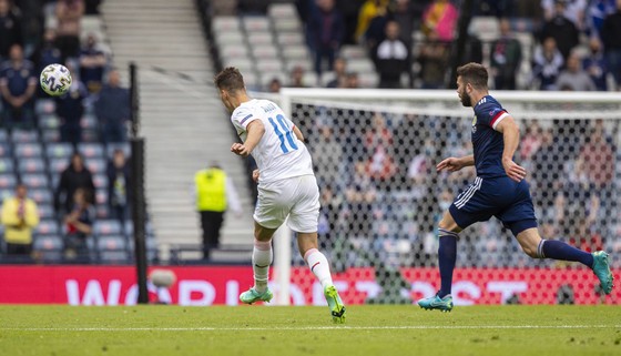 Cú sút xa của Patrik Schick vào lưới Scotland là bàn thắng đẹp nhất Euro 2020 ảnh 1