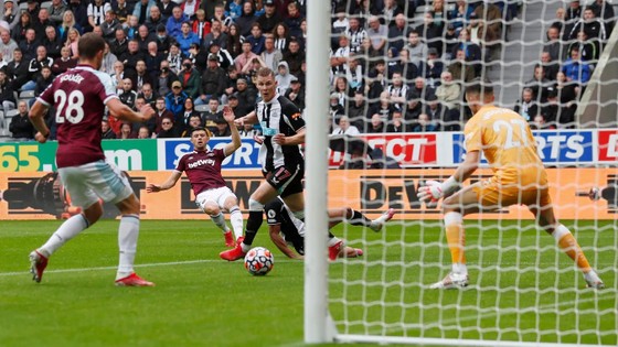 Newcastle – West Ham 2-4: Antonio ghi kỷ lục khi West Ham thắng ngược Chim chích chòe ảnh 2