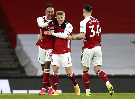 Arsenal ký gấp với Odegaard để kịp trận quyết chiến với Chelsea ảnh 1