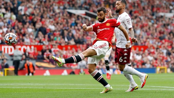 Man United – Aston Villa 0-1: Bruno Fernandes sút hỏng phạt đền khiến Quỷ đỏ thua sốc ảnh 1