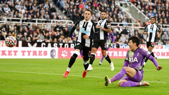 Harry Kane ghi bàn đầu tiên mùa giải, Tottenham quật ngã Chích chòe ngày ra mắt ông chủ mới ảnh 3