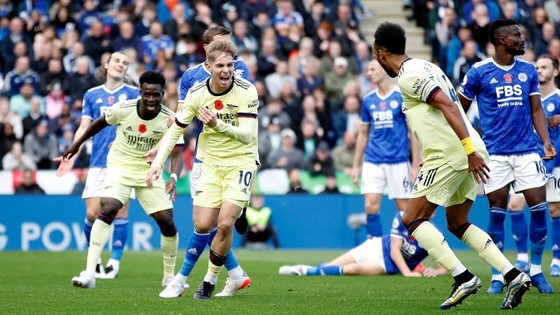 Saka và Smith Rowe giúp Arsenal vượt lên dẫn 2-0
