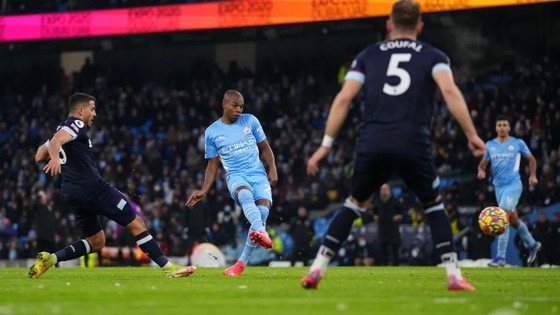 Manchester City – West Ham 2-1: Gundogan và Fernandinho ghi dấu ấn ảnh 4 Manchester City – West Ham 2-1: Gundogan và Fernandinho ghi dấu ấn ảnh 4