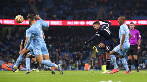 Manchester City – West Ham 2-1: Gundogan và Fernandinho ghi dấu ấn ảnh 5 Manchester City – West Ham 2-1: Gundogan và Fernandinho ghi dấu ấn ảnh 5
