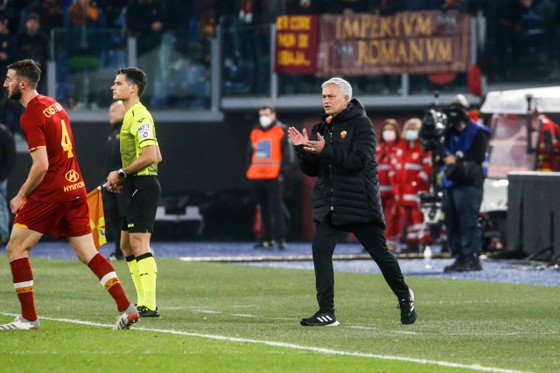 Jose Mourinho thừa nhận thất bại trên sân nhà trước Inter Milan