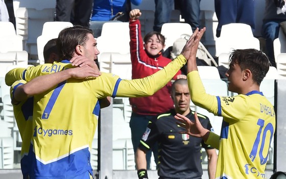 Hạ Salernitana, Juventus phả hơi nóng vào gáy Inter Milan ảnh 1