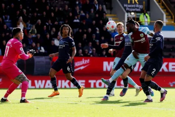 Manchester City tái chiếm ngôi đầu sau trận thắng dễ Burnley ảnh 3