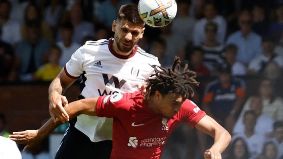 Darwin Nunez và Salah ngược dòng giành lại 1 điểm cho Liverpool ảnh 1