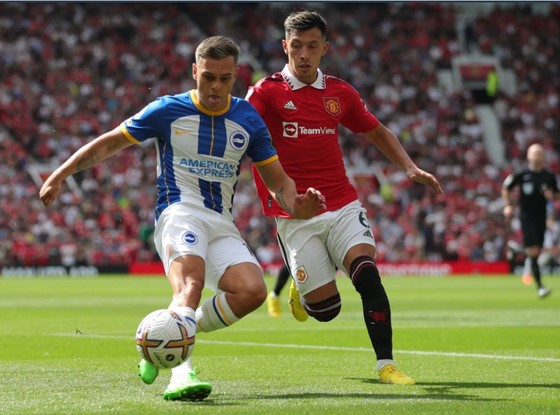 Pascal Gross ghi cú đúp nhấn chìm Man United ngay tại Old Trafford ảnh 2