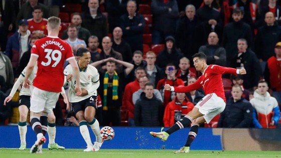 Van Dijk cảnh báo Liverpool không xem thường Man United ảnh 1