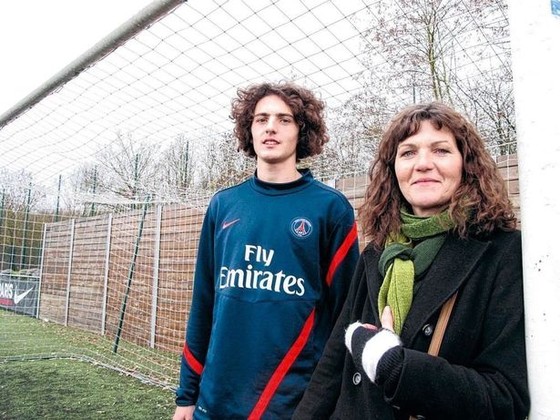 Adrien Rabiot không thể sang Man United vì để mẹ đàm phán hợp đồng ảnh 1