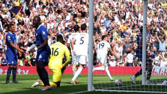 Thủ môn Mendy tặng quà, Koulibaly thẻ đỏ, Chelsea thua thảm trên sân Leeds ảnh 1
