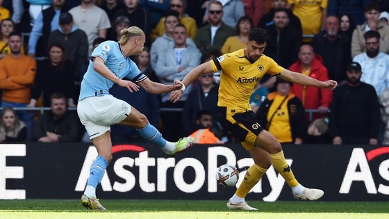 Haaland tiếp tục ghi bàn khi Man City nhấn chìm Bầy sói can trường ảnh 1