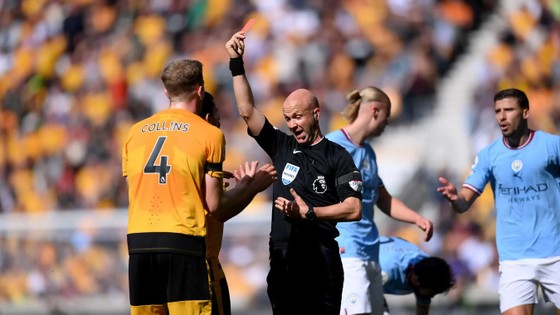 Haaland tiếp tục ghi bàn khi Man City nhấn chìm Bầy sói can trường ảnh 2