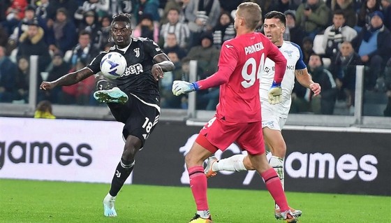 Moise Kean ghi bàn mở tỷ số trận đấu cho Juventus