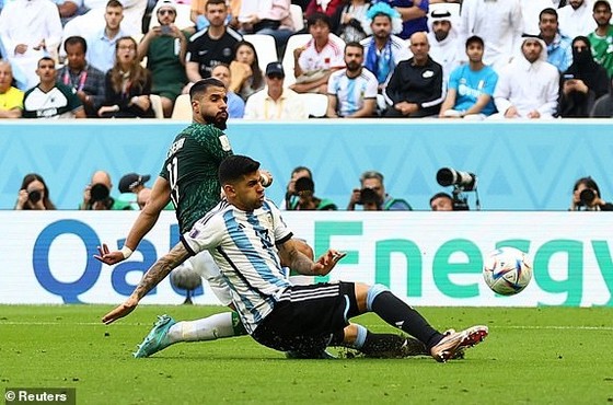 Messi ghi bàn nhưng Argentina thua ngược Saudi Arabia trong trận cầu chấn động World Cup ảnh 2