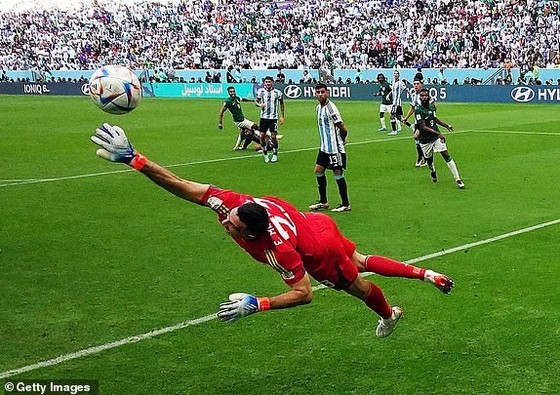 Messi ghi bàn nhưng Argentina thua ngược Saudi Arabia trong trận cầu chấn động World Cup ảnh 4