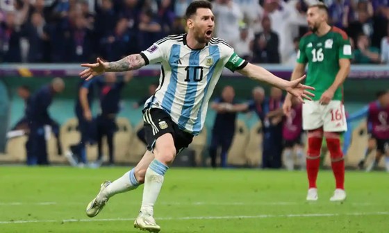 Messi ăn mừng bàn thắng quý giá làm Mexico vỡ trận