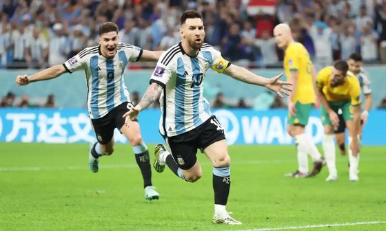 Leo Messi ghi bàn thắng