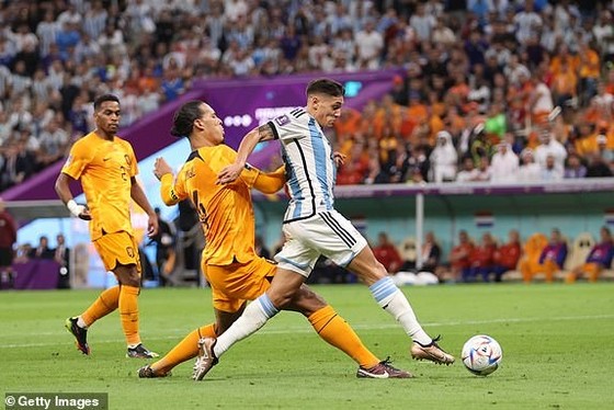 Hà Lan – Argentina 2-2 (luân lưu 3-4): Messi đi tiếp, Da cam rời giải ngẩng cao đầu ảnh 1