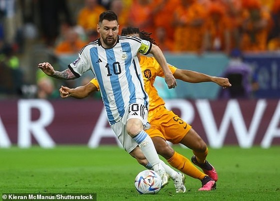 Leo Messi dẫn dắt Argentina vào bán kết