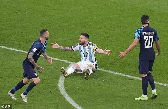 Argentina – Croatia 3-0: Đòn phản công độc địa Julian Alvarez và dấu ấn của Leo Messi giúp Argentina vào chung kết ảnh 1