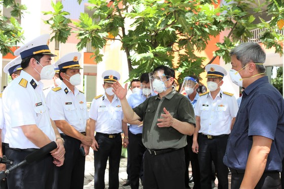 Thủ tướng Chính phủ Phạm Minh Chính kiểm tra công tác chuẩn bị hàng hóa tại Saigon Co.op ảnh 2